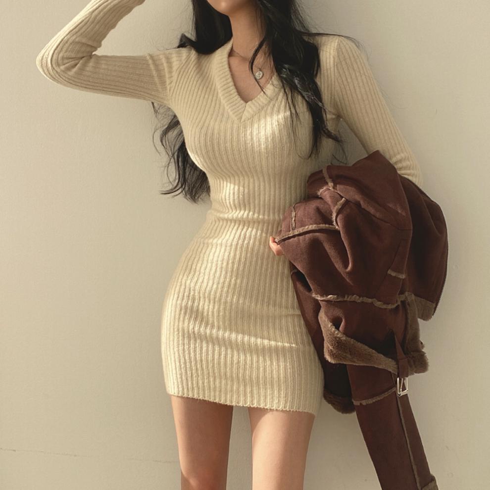 COZY ELEGANCE KNITTED MINI DRESS